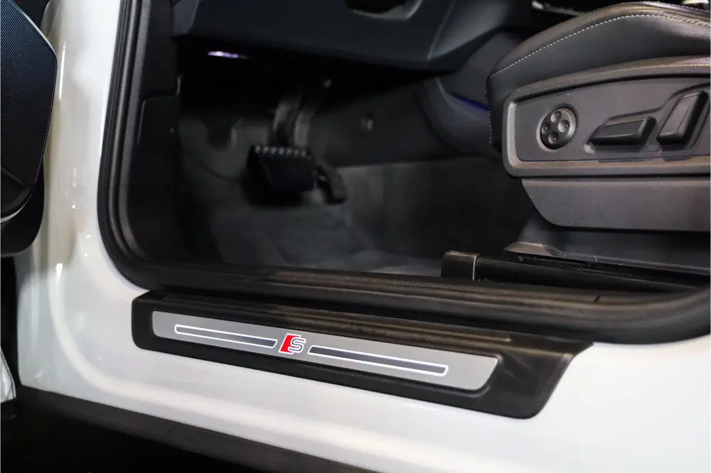 Audi Q5 55 TFSI e 3x S-Line Black Edition Competit uit 2023, foto 11