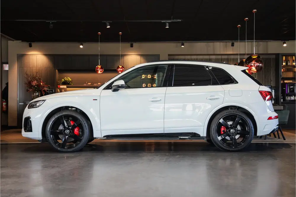 Audi Q5 55 TFSI e 3x S-Line Black Edition Competit uit 2023, foto 2