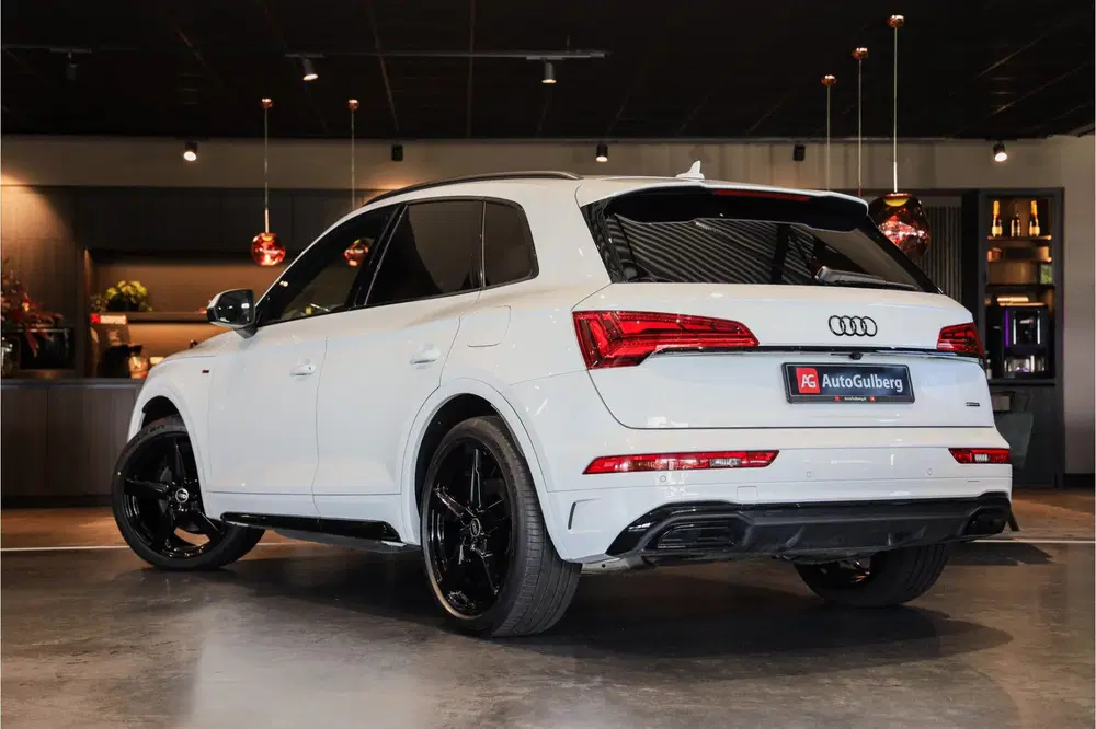 Audi Q5 55 TFSI e 3x S-Line Black Edition Competit uit 2023, foto 3