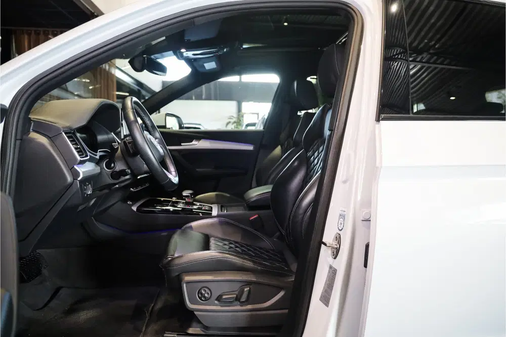 Audi Q5 55 TFSI e 3x S-Line Black Edition Competit uit 2023, foto 7