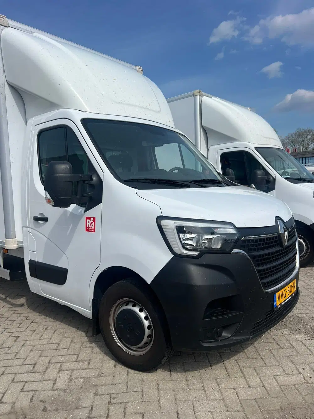 Renault Master met de laadklep 2023 Wit uit 2023, foto 2