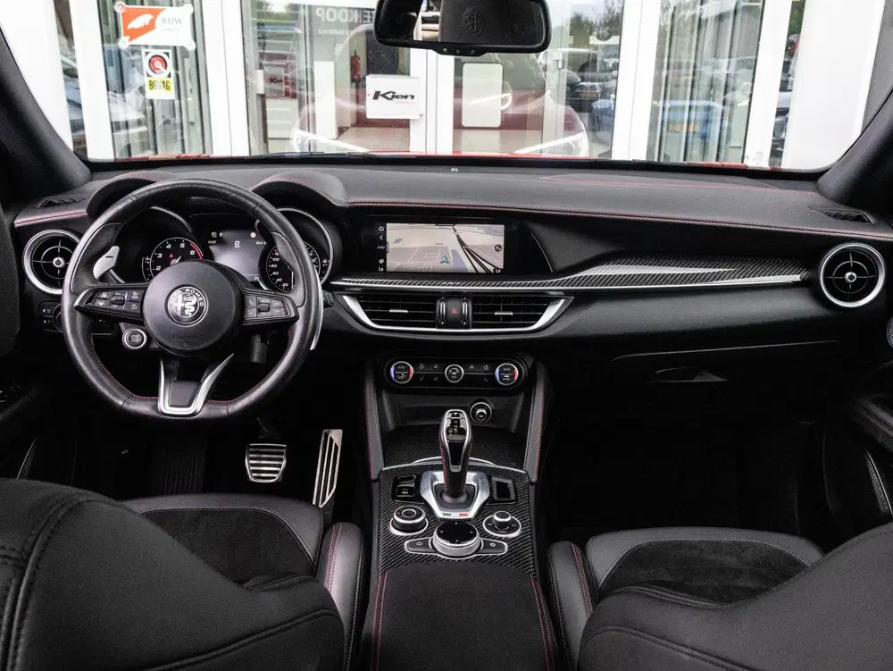 Alfa Romeo Stelvio 2.0 T AWD Estrema uit 2022, foto 2