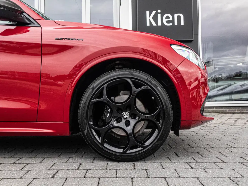 Alfa Romeo Stelvio 2.0 T AWD Estrema uit 2022, foto 6