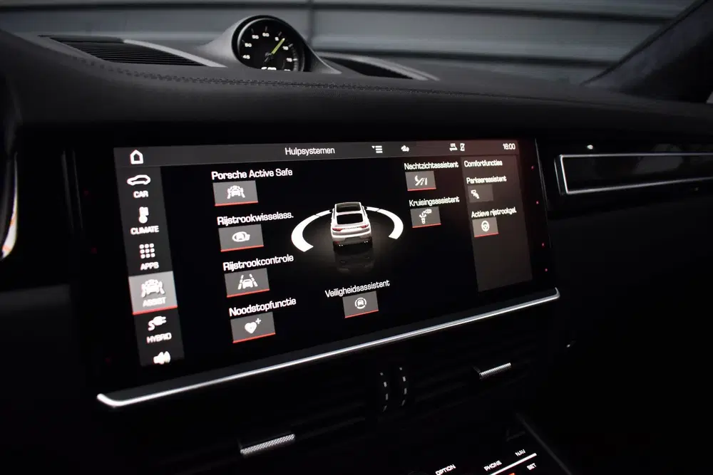 Porsche Cayenne Cayenne Coupé 3.0 E-Hybrid Lightweight uit 2020, foto 10