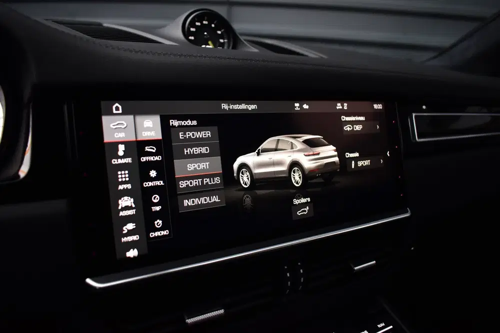 Porsche Cayenne Cayenne Coupé 3.0 E-Hybrid Lightweight uit 2020, foto 11