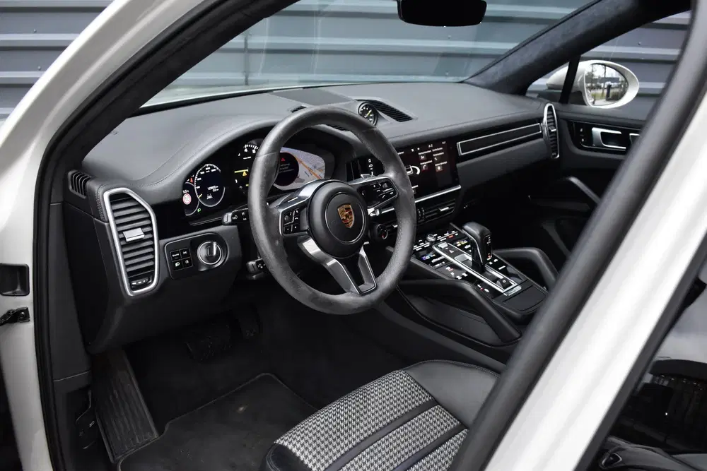Porsche Cayenne Cayenne Coupé 3.0 E-Hybrid Lightweight uit 2020, foto 15