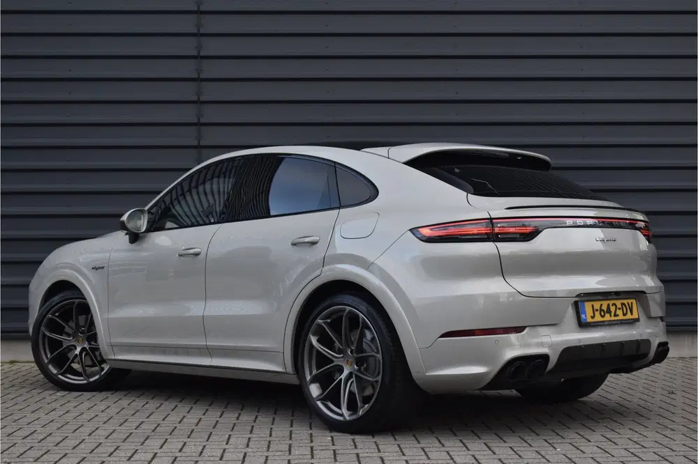Porsche Cayenne Cayenne Coupé 3.0 E-Hybrid Lightweight uit 2020, foto 2