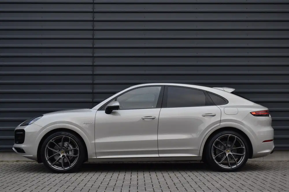 Porsche Cayenne Cayenne Coupé 3.0 E-Hybrid Lightweight uit 2020, foto 3