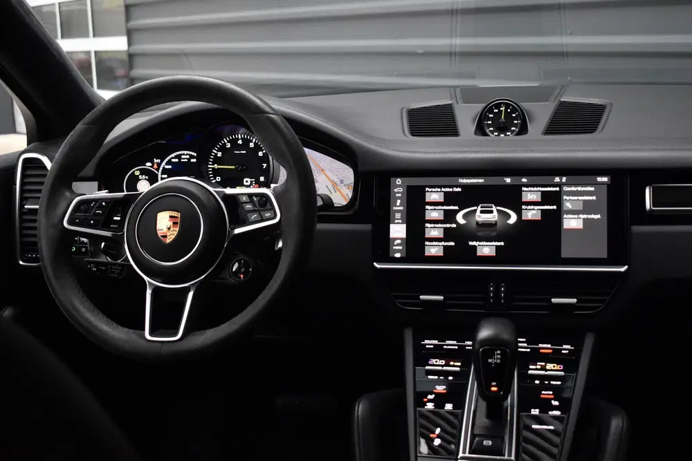 Porsche Cayenne Cayenne Coupé 3.0 E-Hybrid Lightweight uit 2020, foto 5