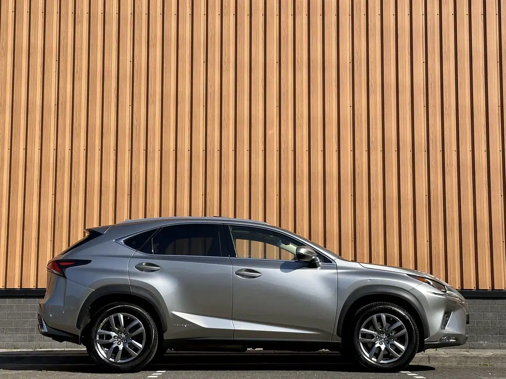 Lexus NX 300h AWD Luxury Line uit 2019, foto 4