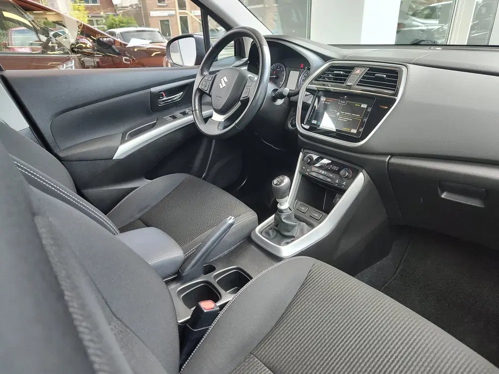 Suzuki S-Cross 1.4 BOOSTERJET SELECT SMART HYBRID Navi uit 2021, foto 9