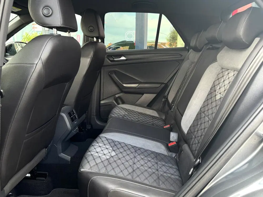Volkswagen T-Roc R-Line DSG-7 uit 2023, foto 15