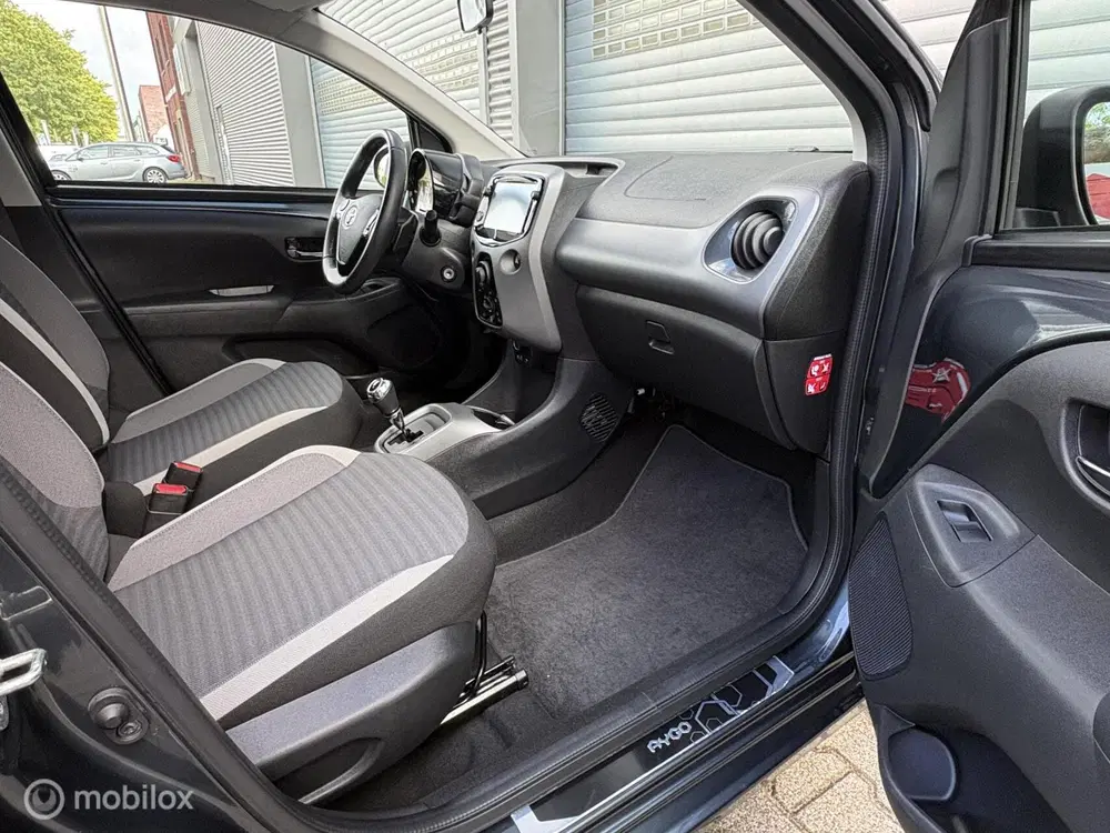 Toyota Aygo 1.0 VVT-i x-clusiv*NIEUWSTAAT*P-CAMERA*APP uit 2019, foto 12