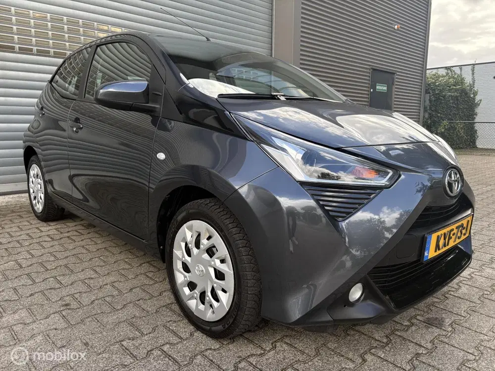 Toyota Aygo 1.0 VVT-i x-clusiv*NIEUWSTAAT*P-CAMERA*APP uit 2019, foto 2
