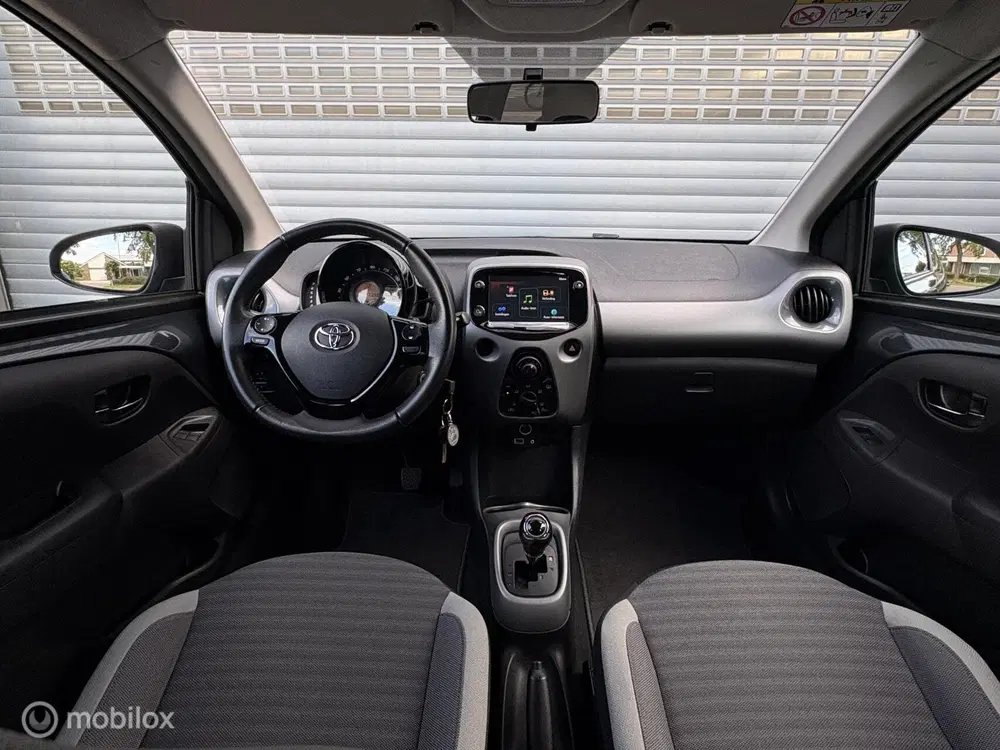 Toyota Aygo 1.0 VVT-i x-clusiv*NIEUWSTAAT*P-CAMERA*APP uit 2019, foto 3