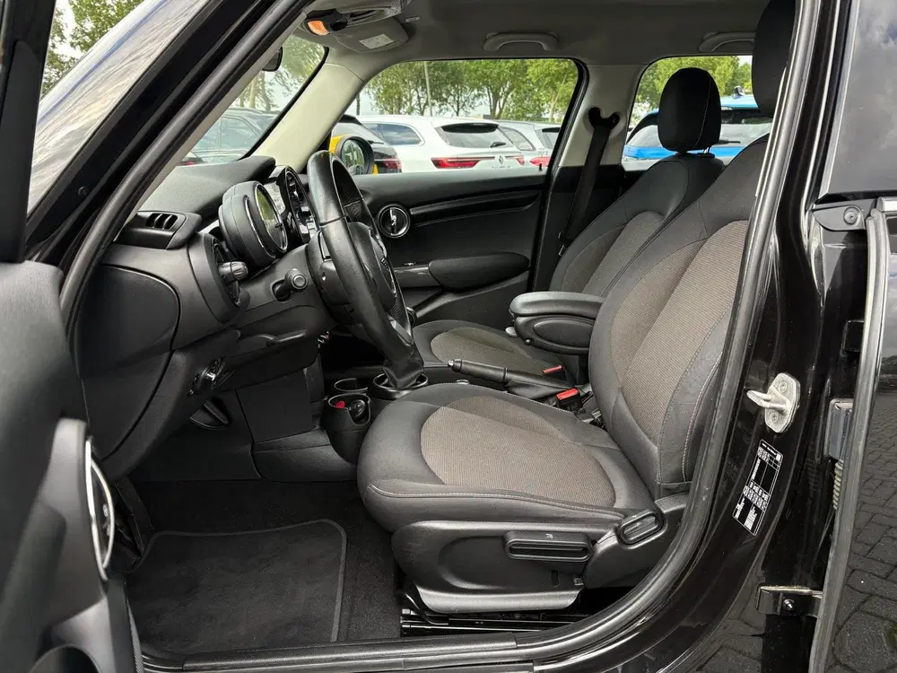 Mini One 1.5 One uit 2021, foto 15