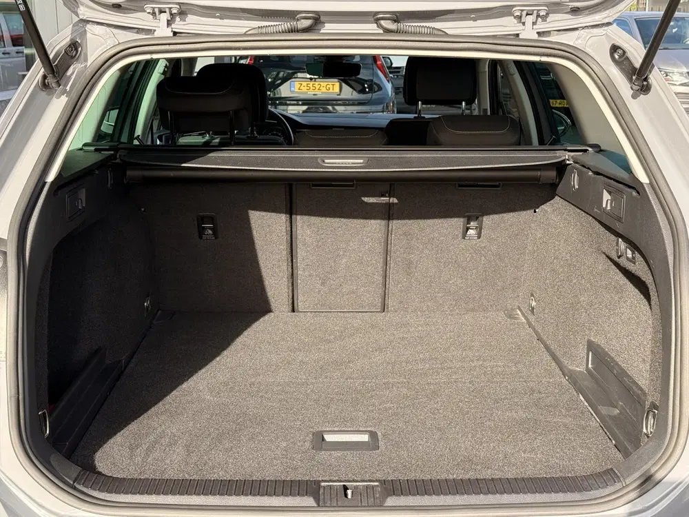Volkswagen Passat 1.5 TSI Business uit 2023, foto 12