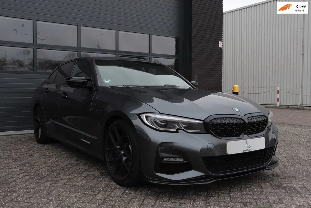 BMW 3-serie 330i High Executive uit 2019
