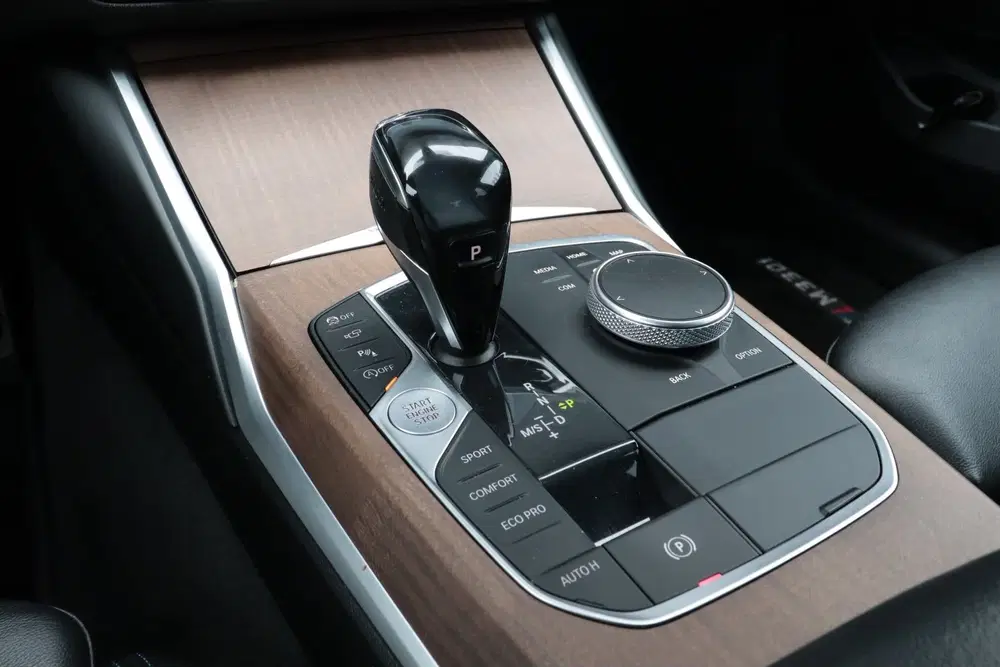 BMW 3-serie 330i High Executive uit 2019, foto 10