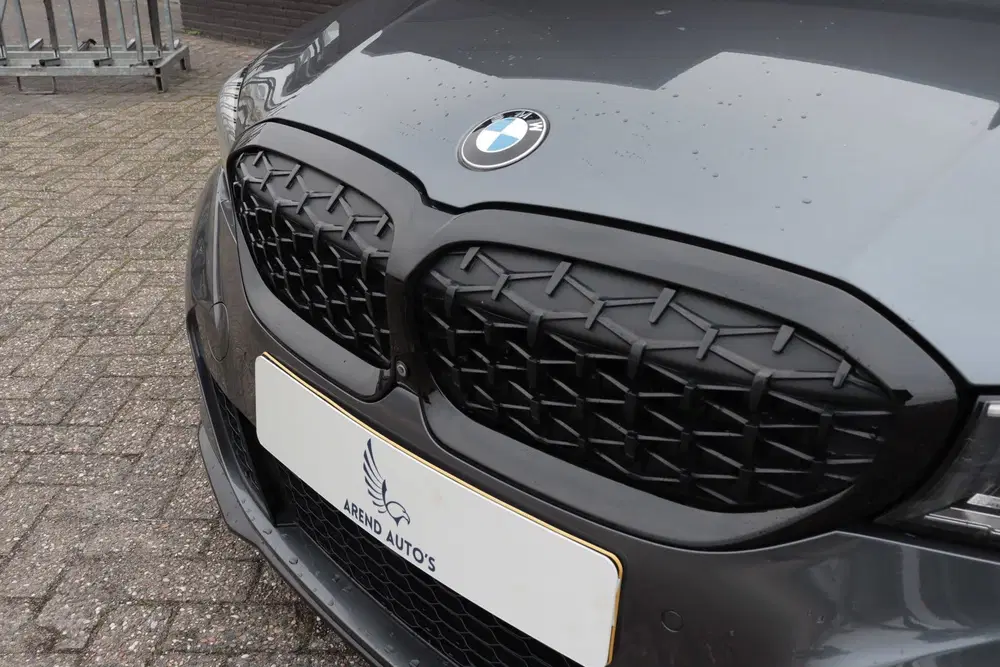 BMW 3-serie 330i High Executive uit 2019, foto 13