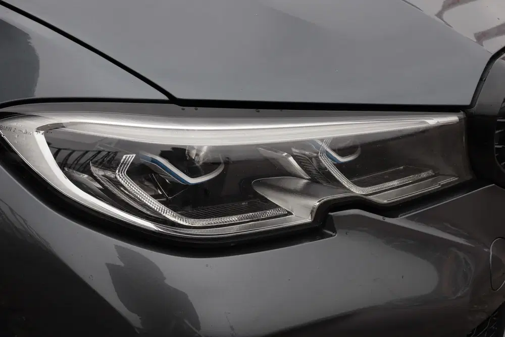 BMW 3-serie 330i High Executive uit 2019, foto 2