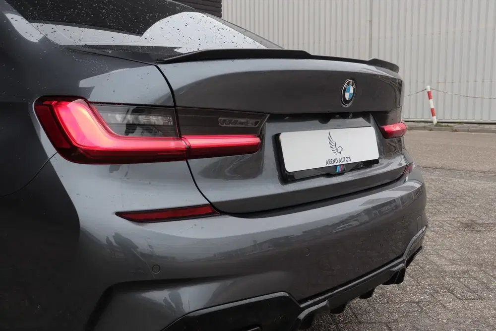BMW 3-serie 330i High Executive uit 2019, foto 4