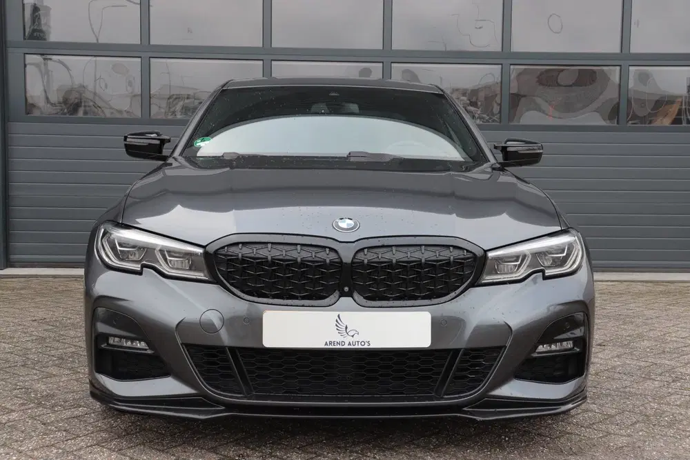 BMW 3-serie 330i High Executive uit 2019, foto 5