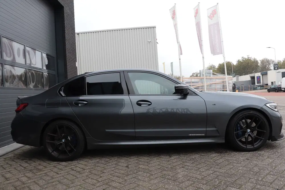 BMW 3-serie 330i High Executive uit 2019, foto 7