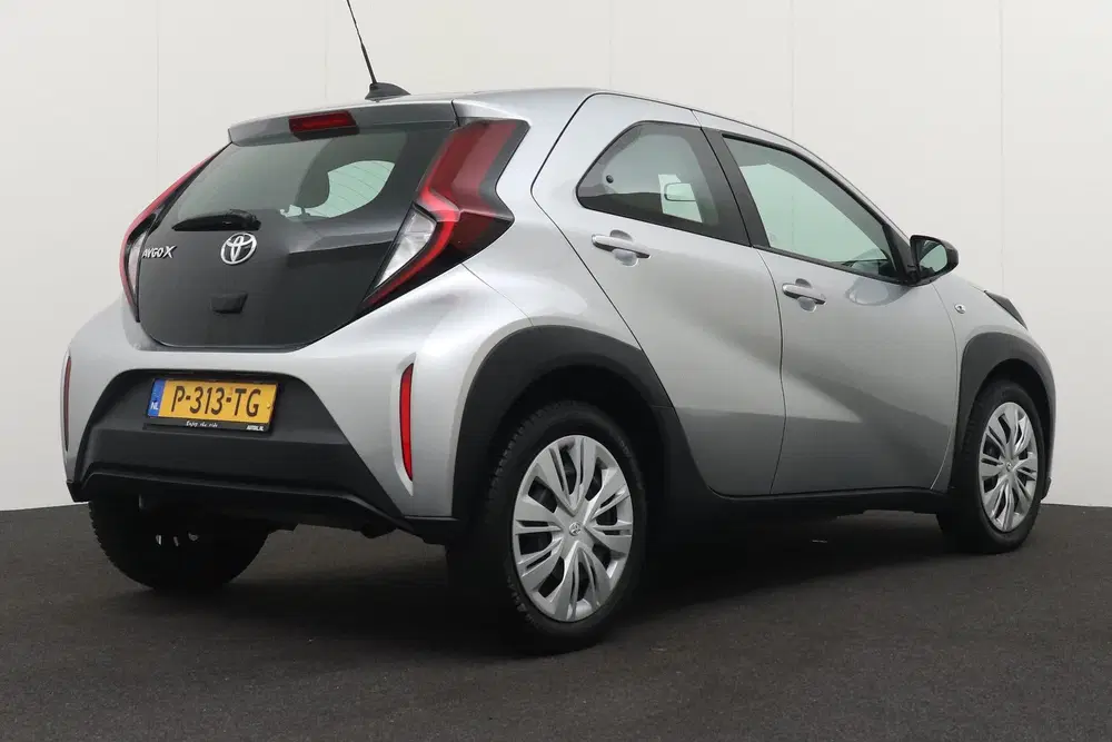 Toyota Aygo X 1.0 VVT-i MT Play Adapt. Cruise Carplay Ca uit 2022, foto 2