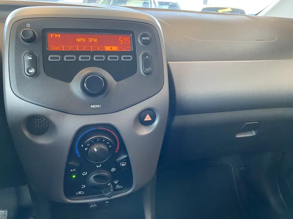 Peugeot 108 1.0 e-VTiAutomaat uit 2019, foto 14