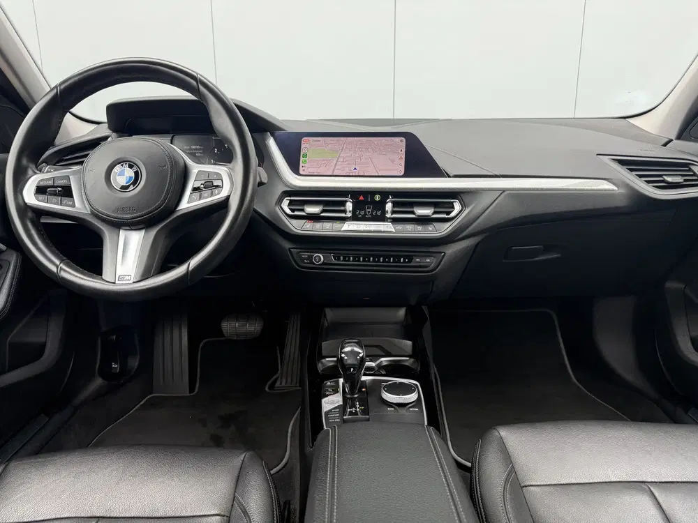 BMW 1-serie 118i High Executive Automaat uit 2020, foto 2