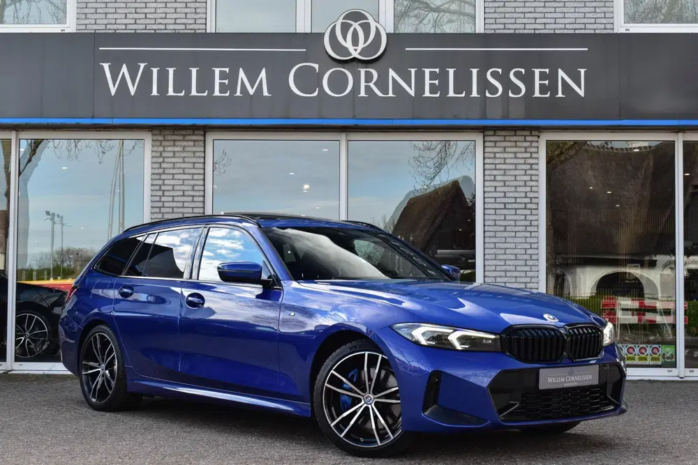 BMW 3-serie 320e M-Sport Pro Pano Trekhaak Leder Elc uit 2023
