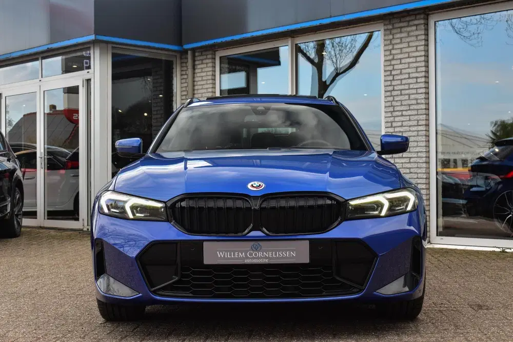 BMW 3-serie 320e M-Sport Pro Pano Trekhaak Leder Elc uit 2023, foto 13