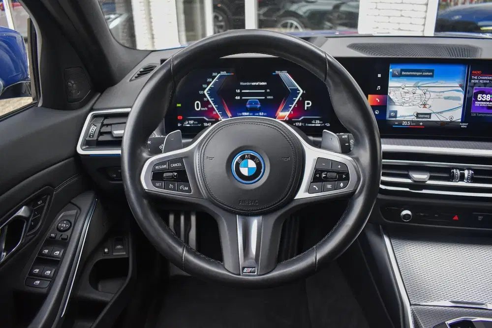BMW 3-serie 320e M-Sport Pro Pano Trekhaak Leder Elc uit 2023, foto 14