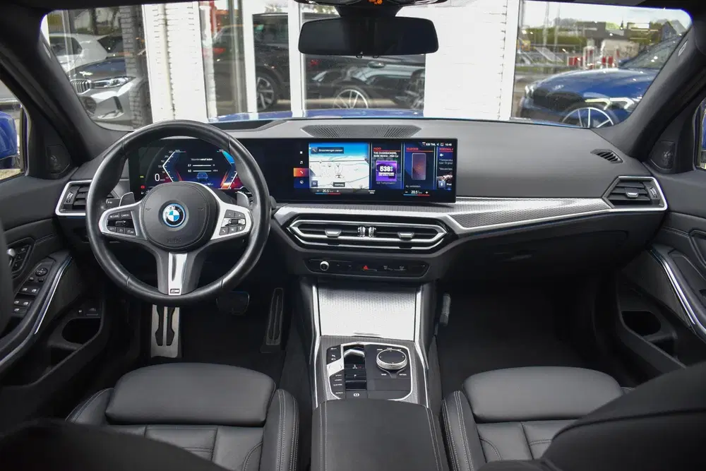BMW 3-serie 320e M-Sport Pro Pano Trekhaak Leder Elc uit 2023, foto 2