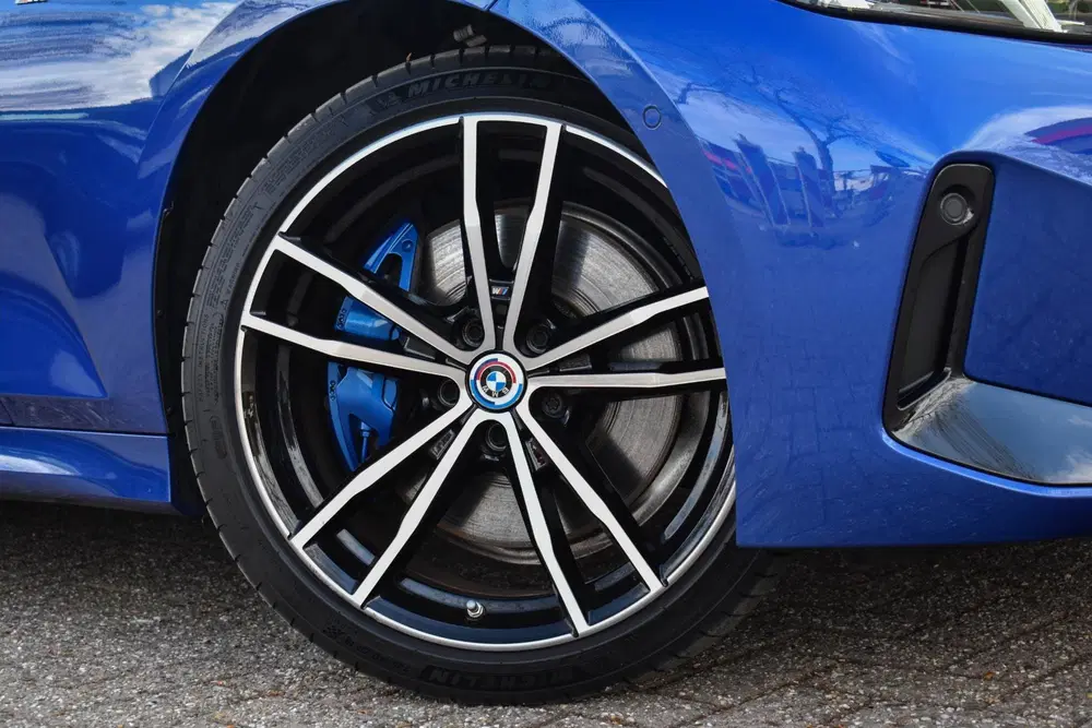 BMW 3-serie 320e M-Sport Pro Pano Trekhaak Leder Elc uit 2023, foto 7