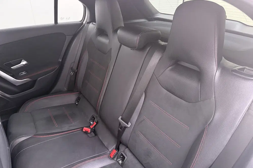Mercedes-Benz A-Klasse 200 164 PK Aut. AMG Night-Pack Pano-d uit 2019, foto 12