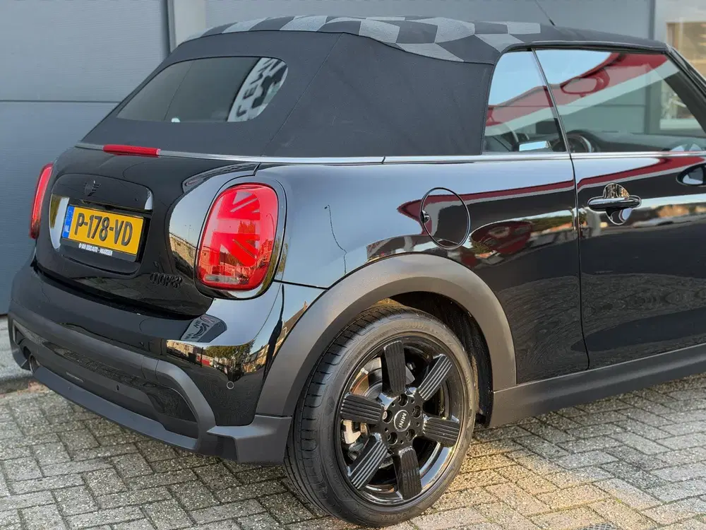 Mini Cabrio 1.5 Cooper Sidewalk Edition uit 2022, foto 13