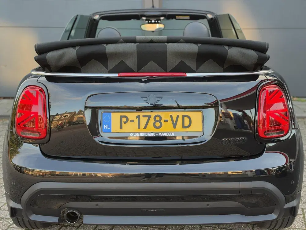 Mini Cabrio 1.5 Cooper Sidewalk Edition uit 2022, foto 14