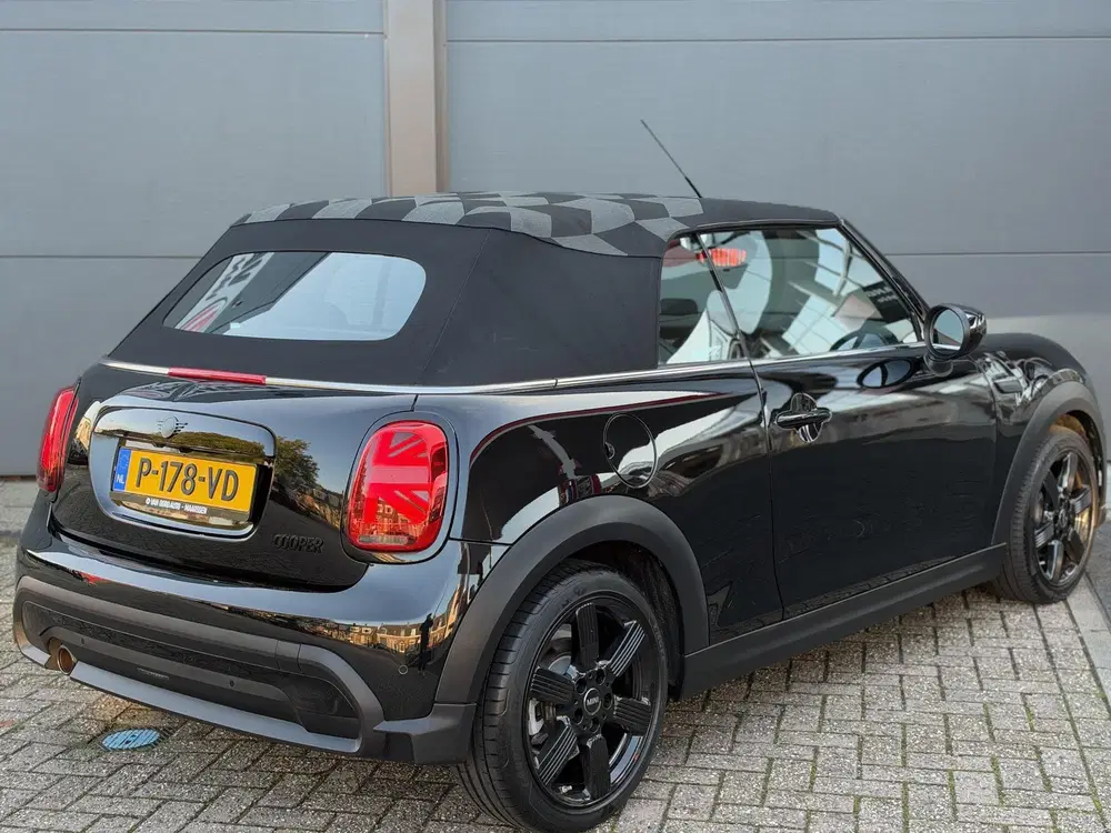 Mini Cabrio 1.5 Cooper Sidewalk Edition uit 2022, foto 3