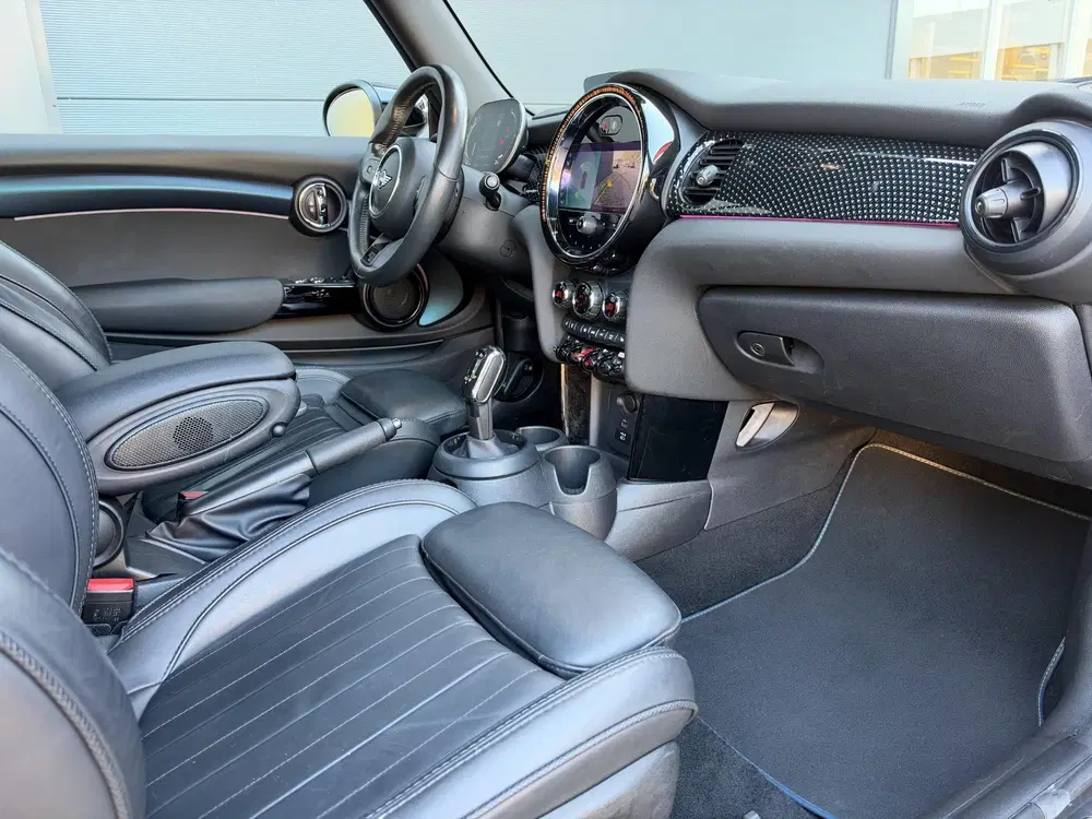 Mini Cabrio 1.5 Cooper Sidewalk Edition uit 2022, foto 7