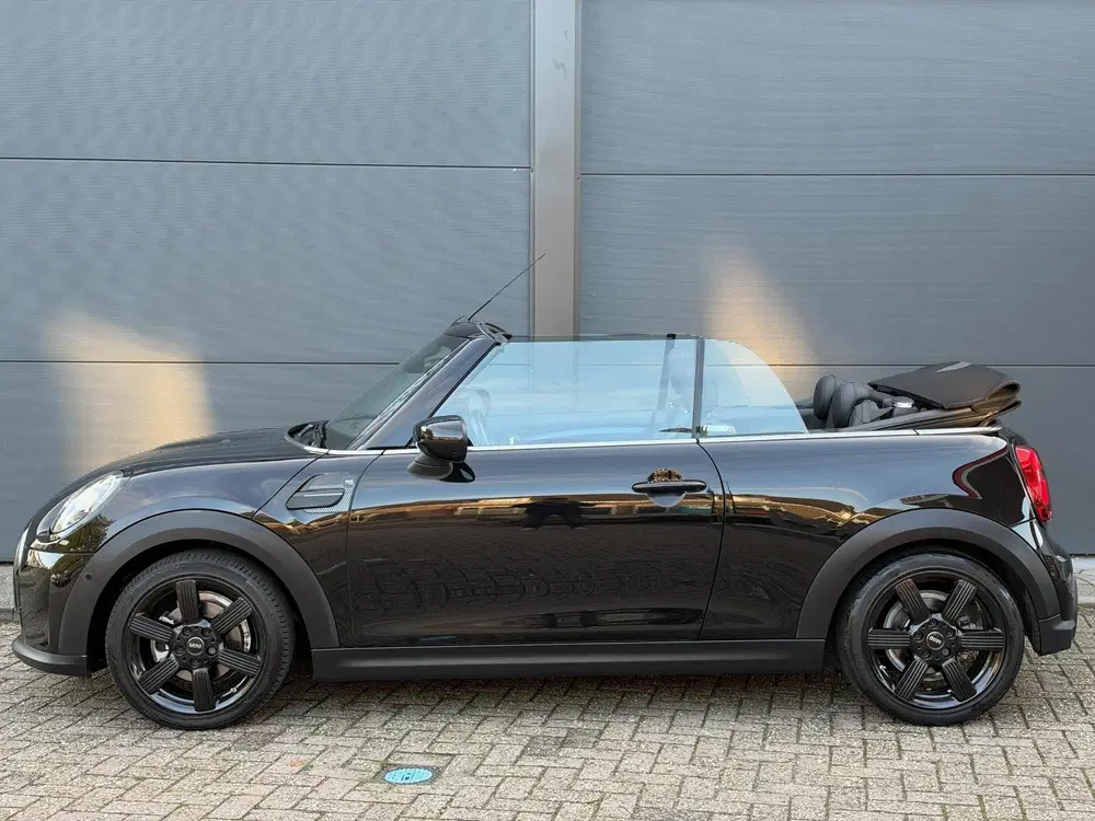Mini Cabrio 1.5 Cooper Sidewalk Edition uit 2022, foto 9