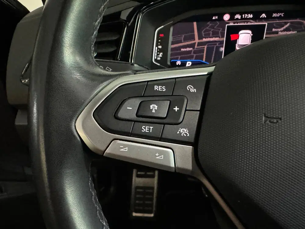 Volkswagen T-Roc 1.5 TSI Life Business Pano uit 2024, foto 12