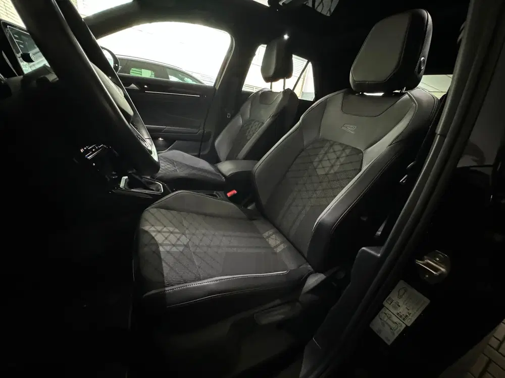 Volkswagen T-Roc 1.5 TSI Life Business Pano uit 2024, foto 5