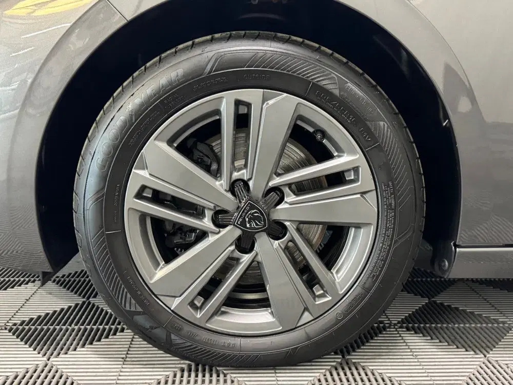 Peugeot 308 1.2 PureTech uit 2023, foto 15
