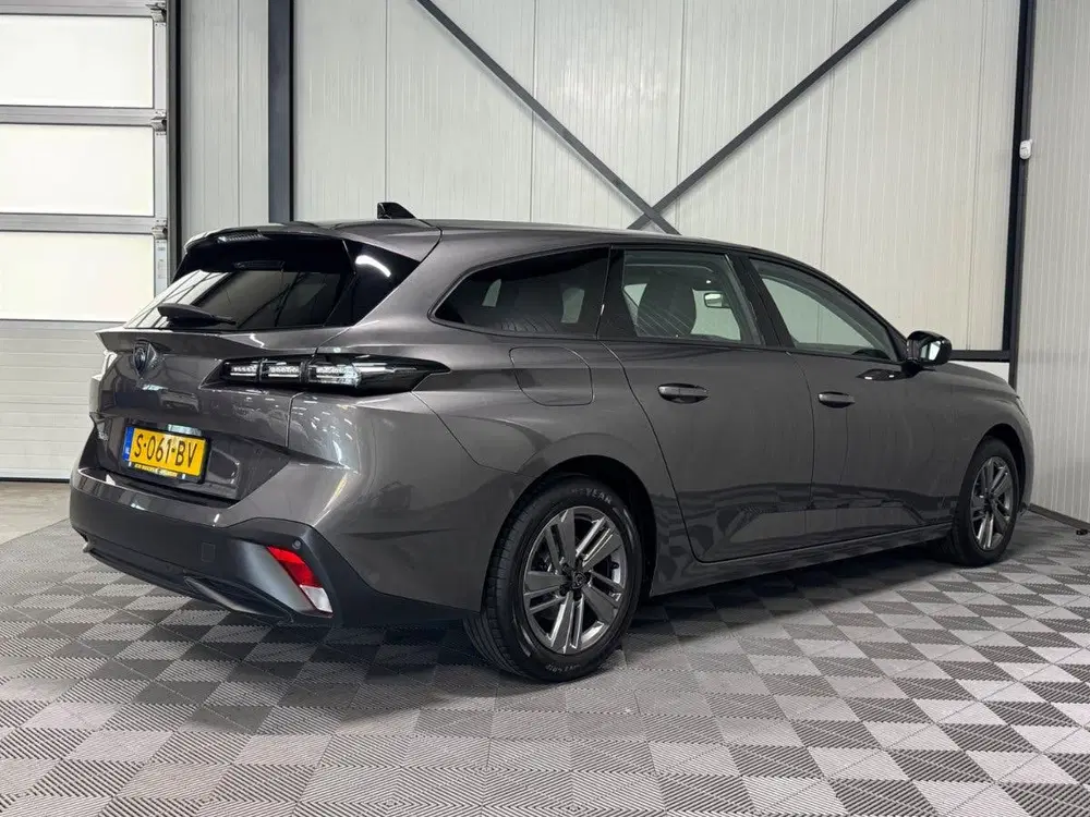 Peugeot 308 1.2 PureTech uit 2023, foto 2