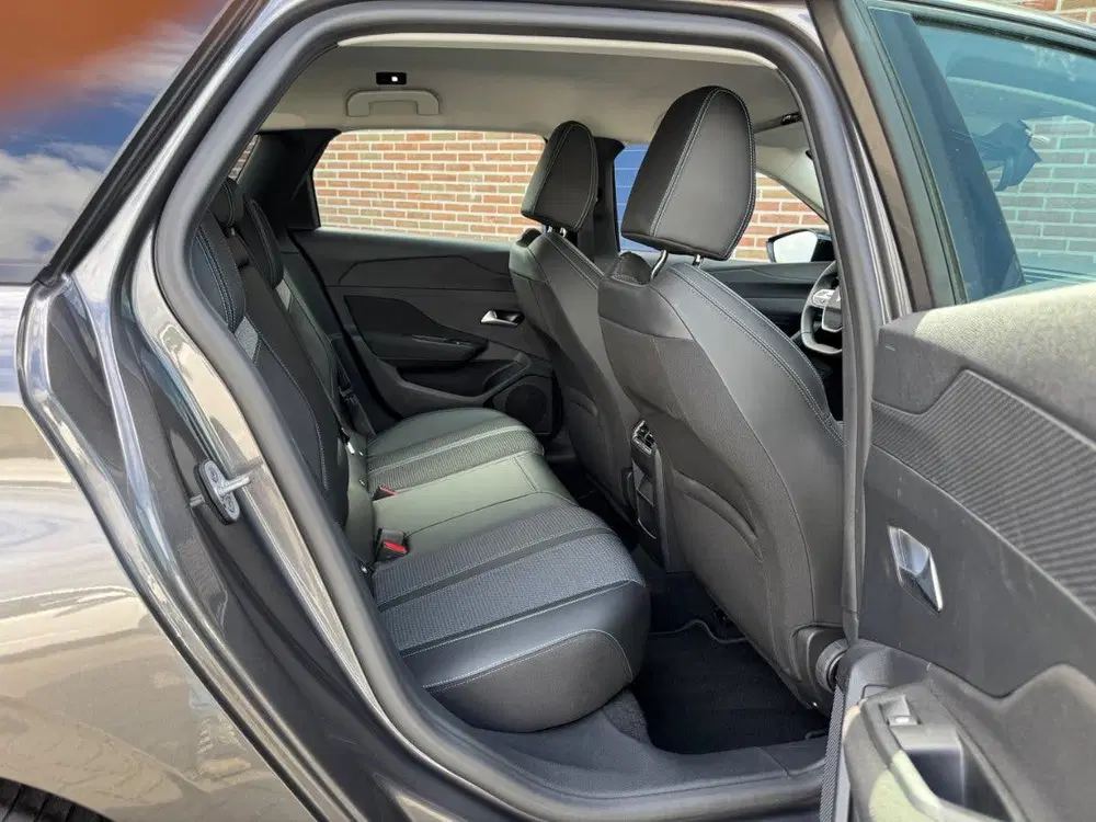 Peugeot 308 1.2 PureTech uit 2023, foto 4