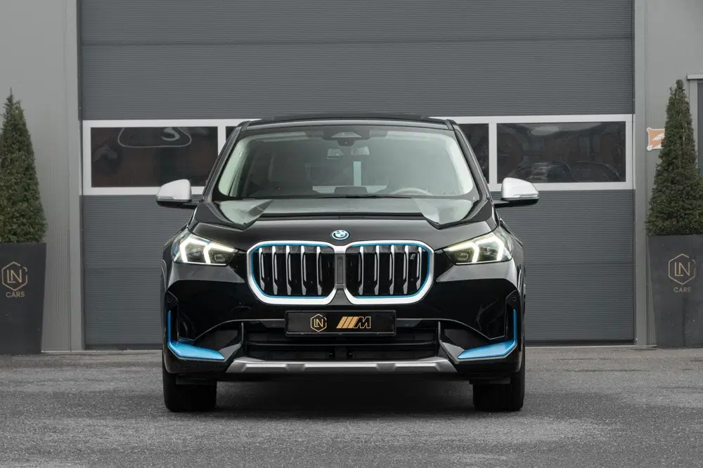 BMW iX1 xDrive30 67 kWh uit 2023, foto 2