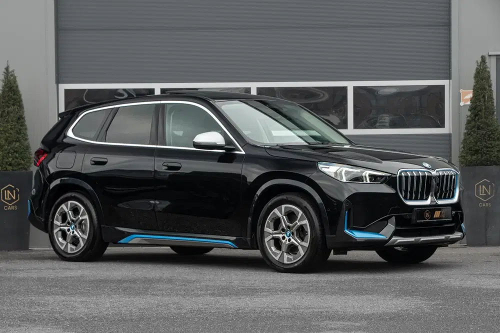 BMW iX1 xDrive30 67 kWh uit 2023, foto 3