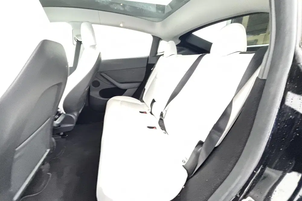 Tesla Model Y RWD 58 kWh Stijlvol en stil onderweg met v uit 2024, foto 5
